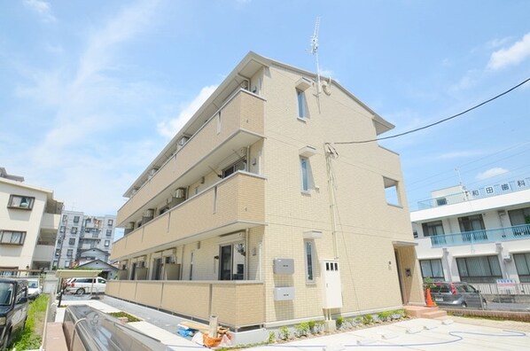 エスト・レザンの物件外観写真